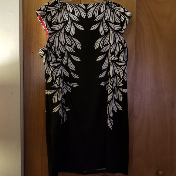 Dress - Picture 6 of 6